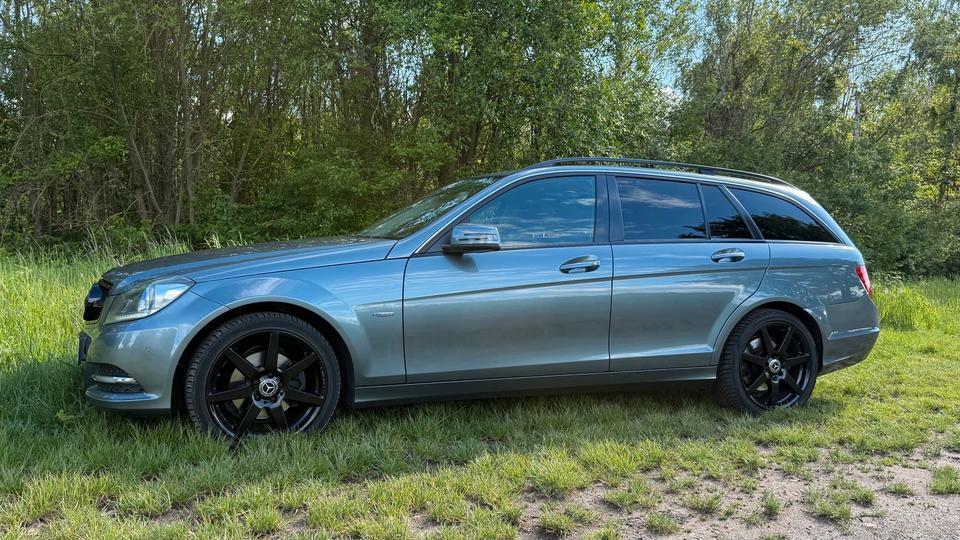 Mercedes Benz C 220 2012 — вигляд ззаду