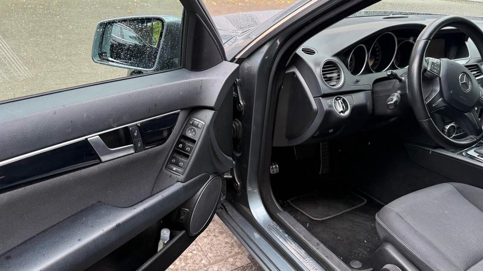 Mercedes Benz C 220 2012 — двигун