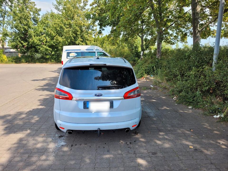 Ford S-Max 2010 — вигляд ззаду