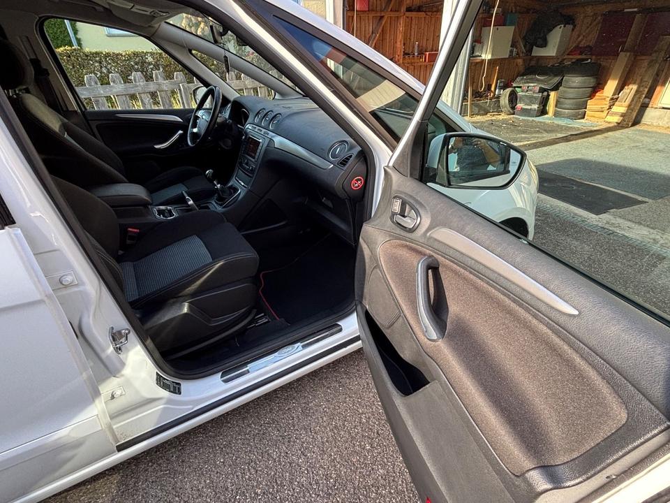 Ford S-Max 2014 — photo 13