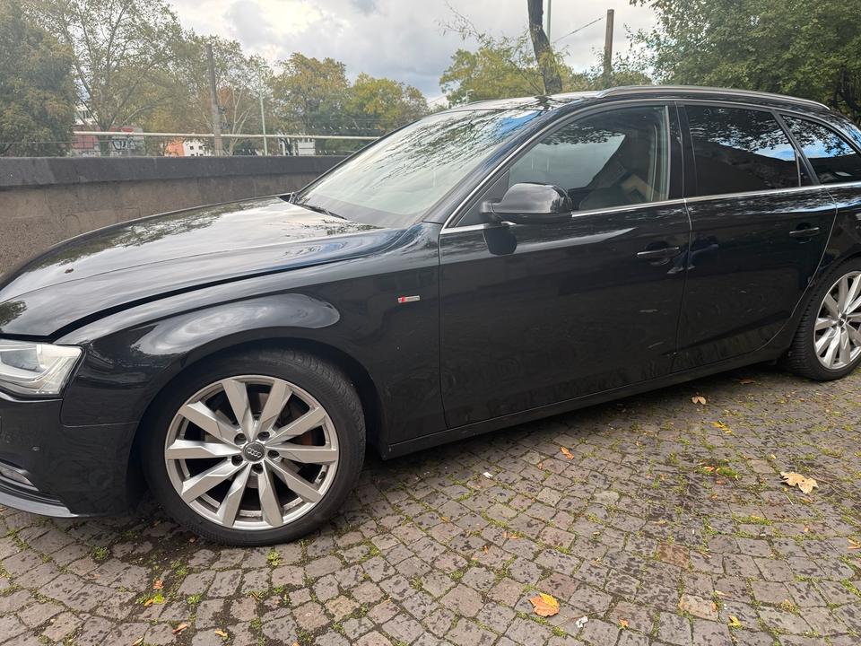 Audi A4 2014 — rear view