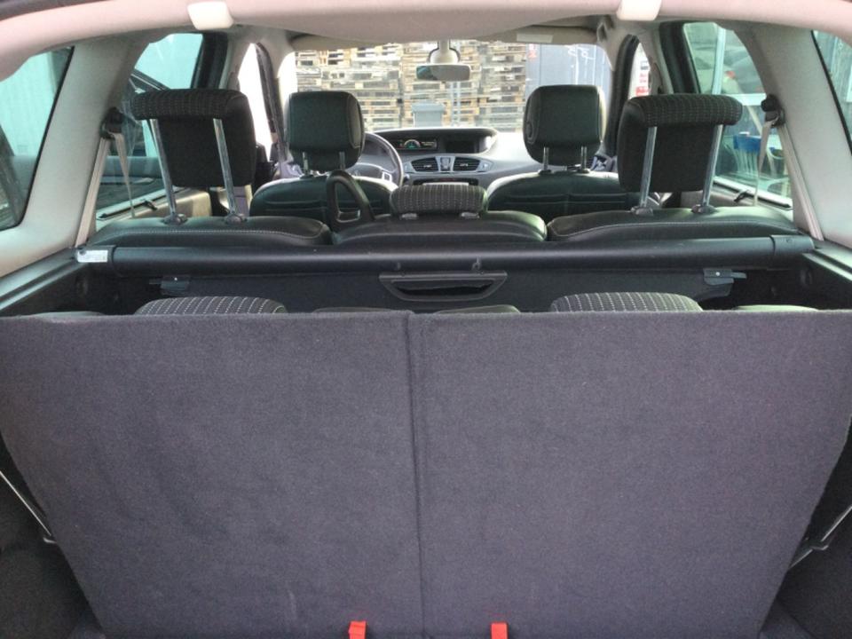 Renault Scenic 2012 — photo 11