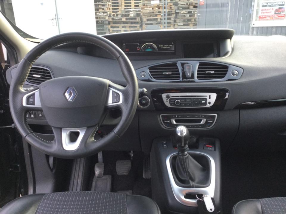 Renault Scenic 2012 — photo 12