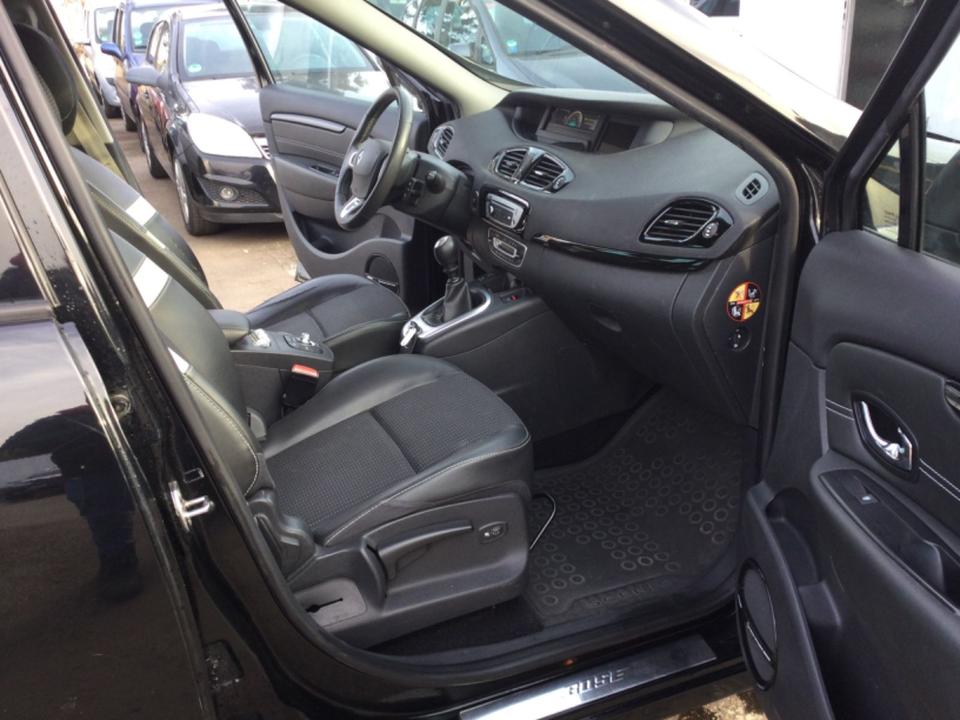 Renault Scenic 2012 — photo 15