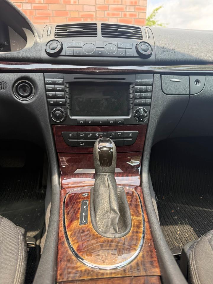 Mercedes Benz E 220 2005 — photo 10