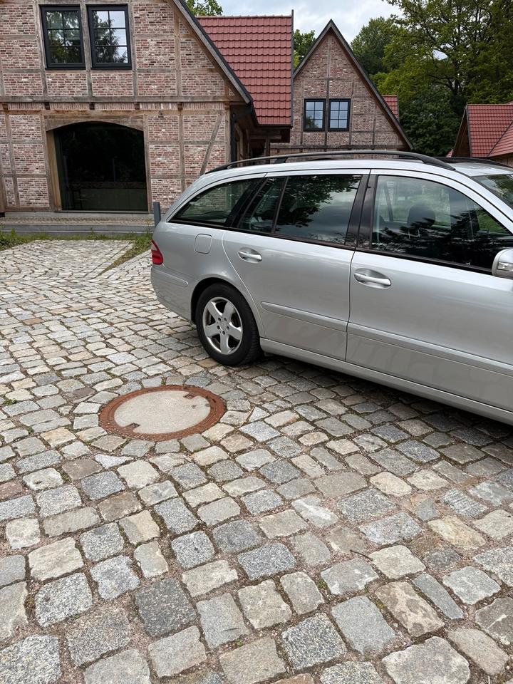 Mercedes Benz E 220 2005 — engine