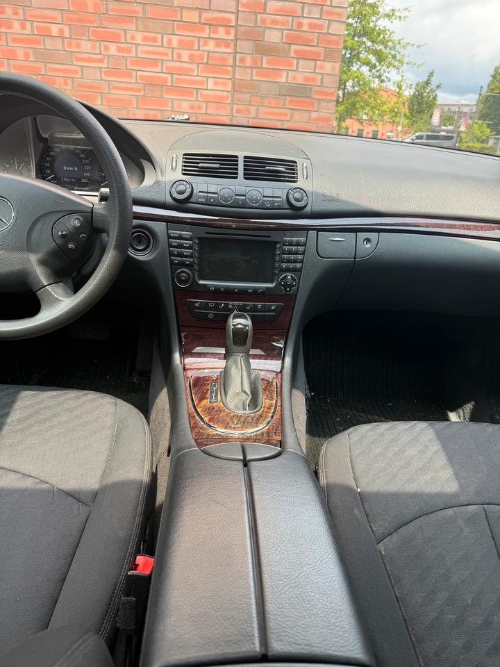 Mercedes Benz E 220 2005 — photo 9
