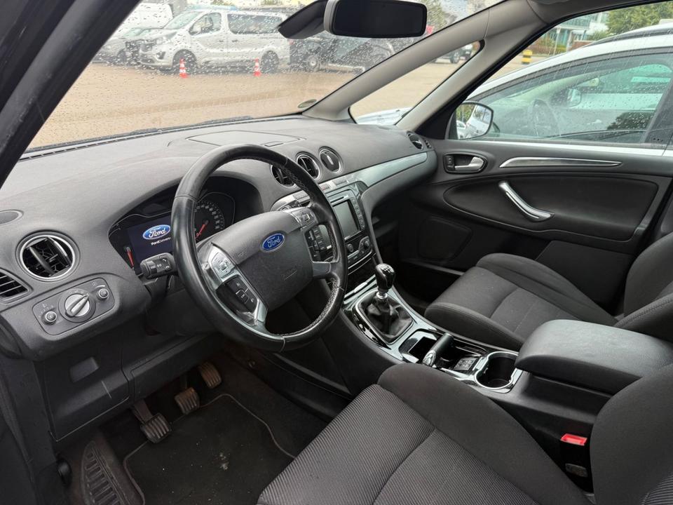 Ford S-Max 2011 — photo 6