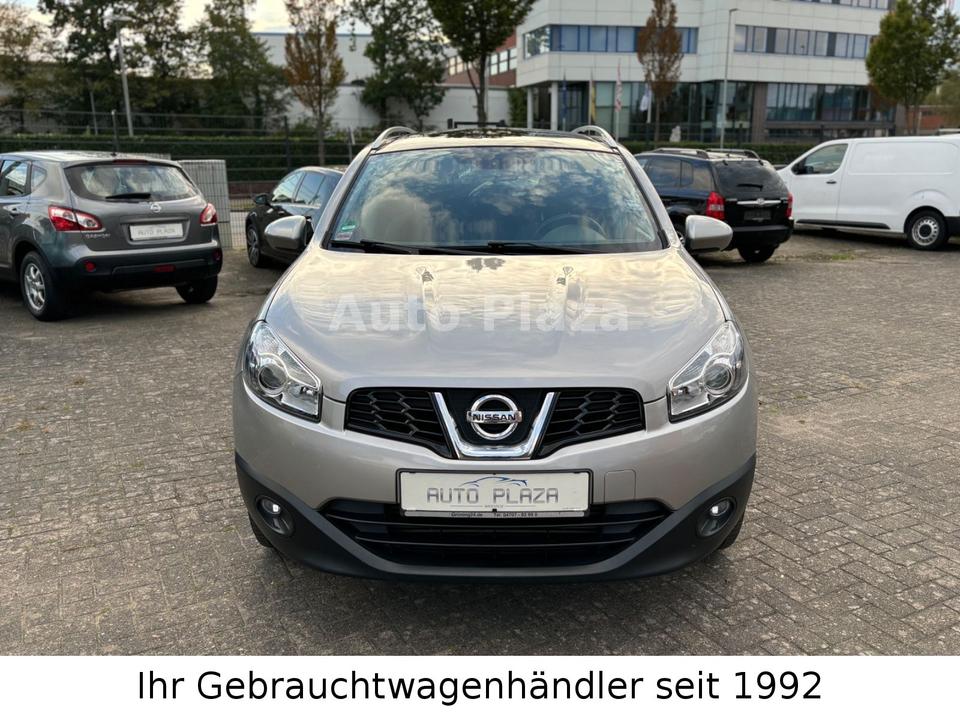 Nissan Qashqai 2012 — rear view