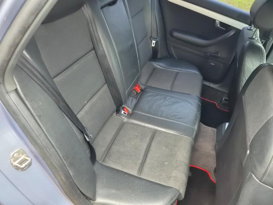 Audi A4 2004 — photo 14