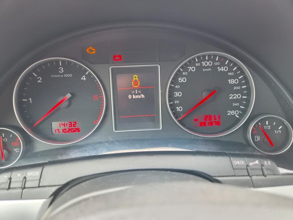 Audi A4 2004 — photo 17