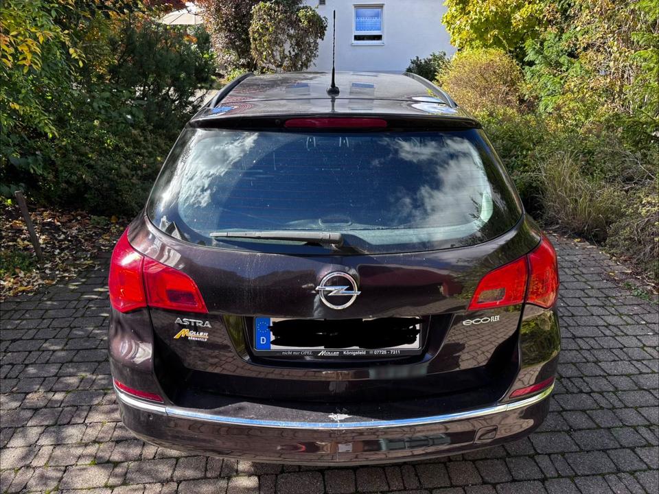 Opel Astra 2012 — engine