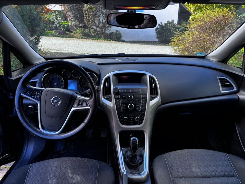 Opel Astra 2012 — photo 5