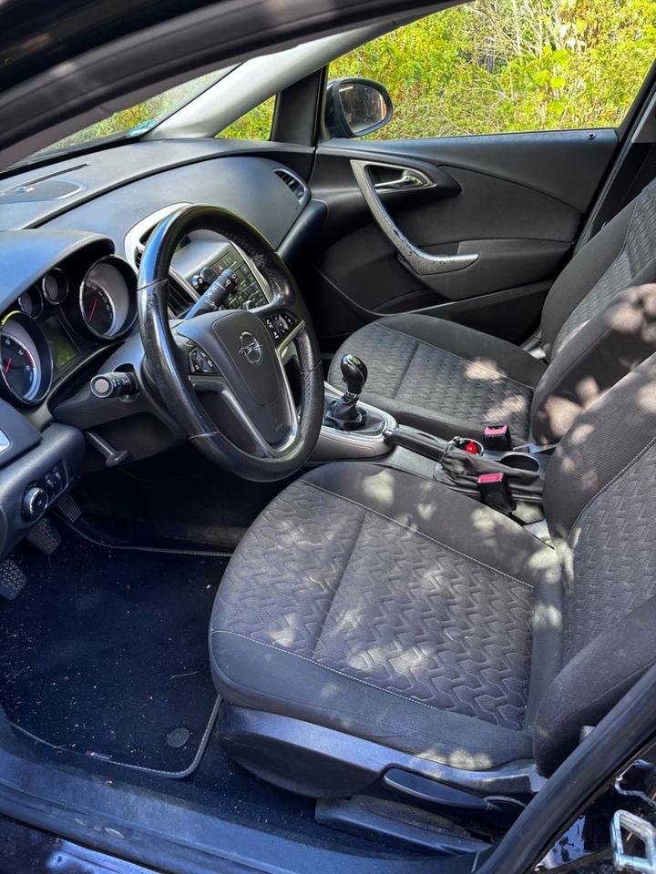 Opel Astra 2012 — photo 6