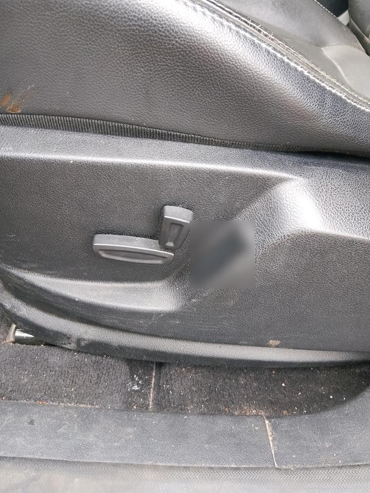 Ford S-Max 2010 — photo 11