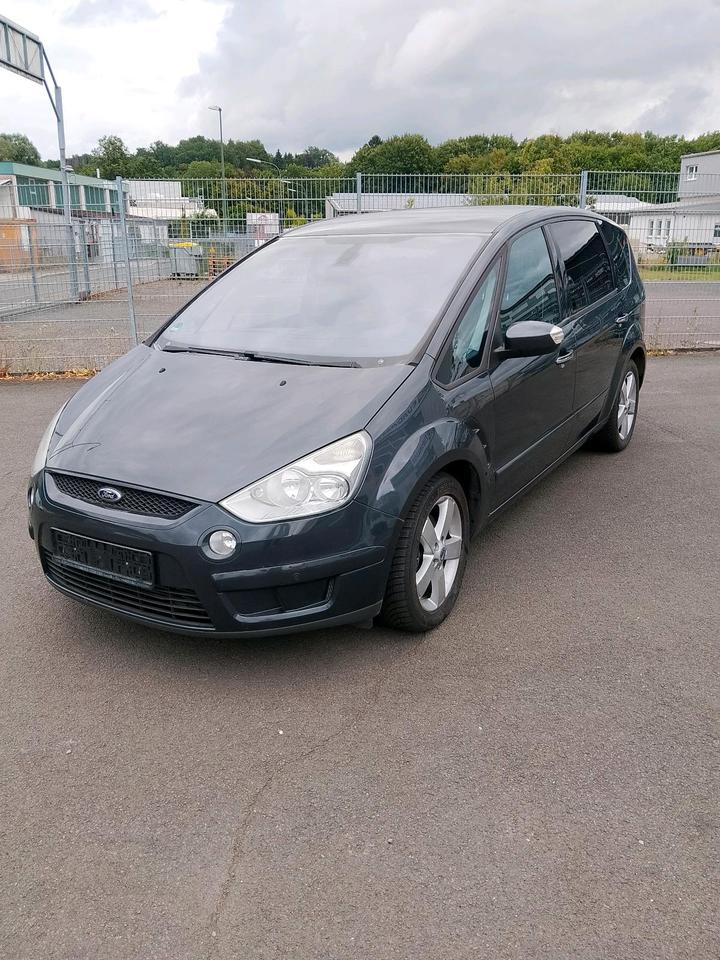 Ford S-Max 2010 — rear view