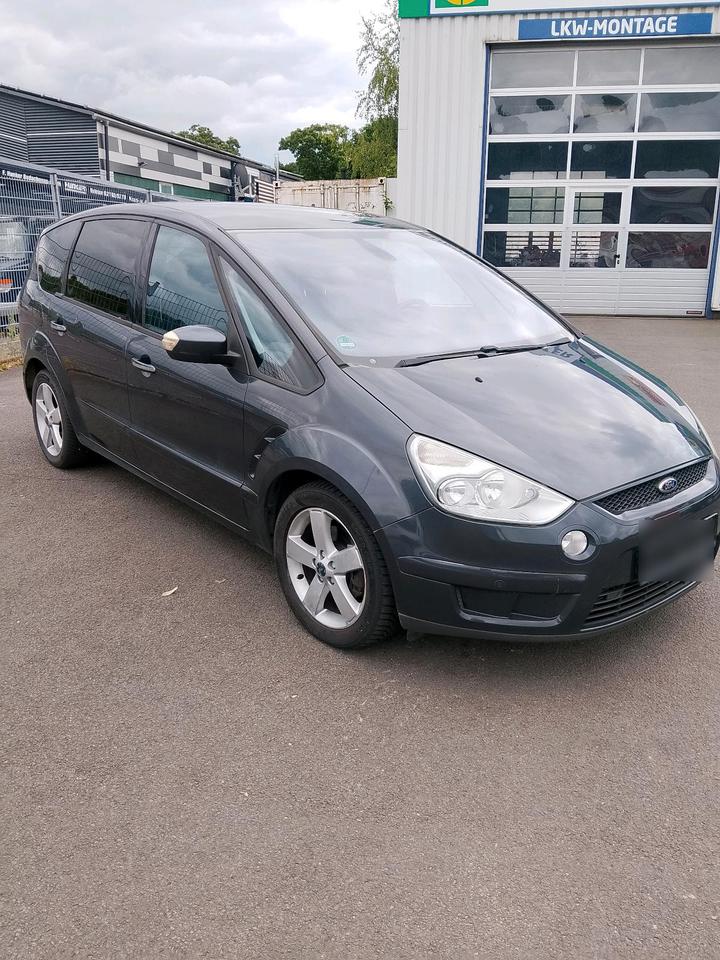 Ford S-Max 2010 — interior