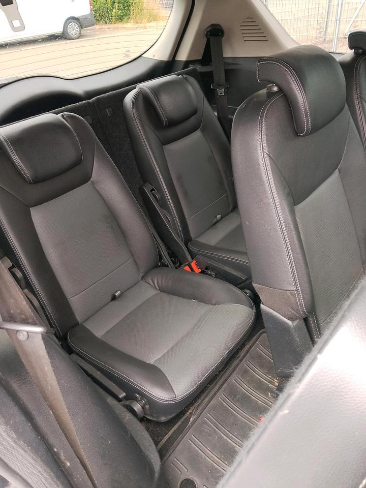Ford S-Max 2010 — photo 8