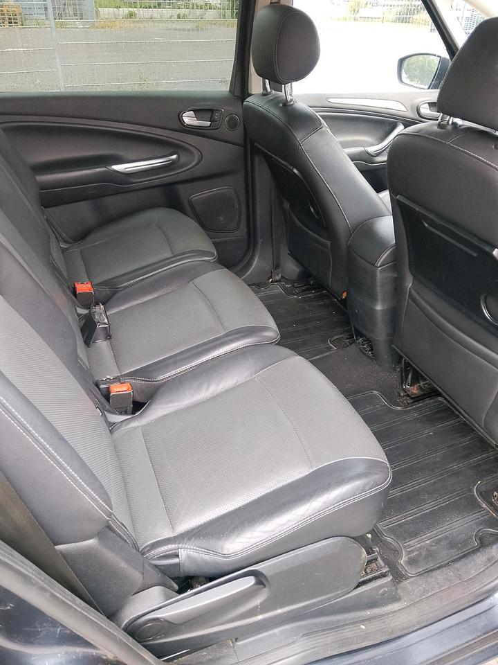 Ford S-Max 2010 — photo 9