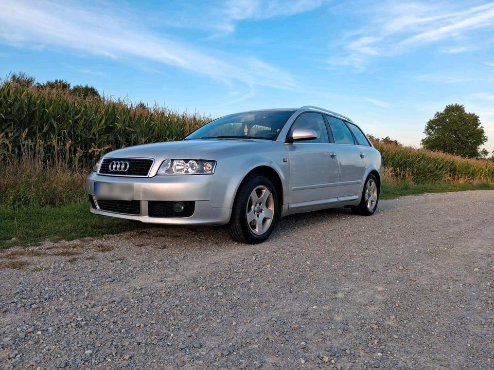 Audi A4 2004 — rear view