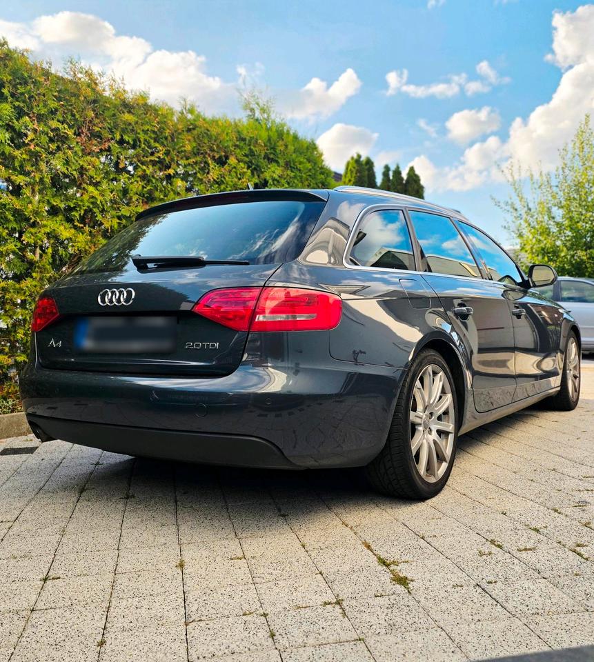 Audi A4 2009 — engine