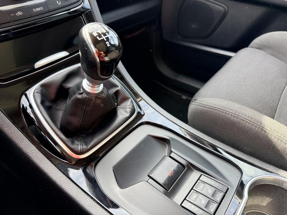 Ford S-Max 2015 — photo 12