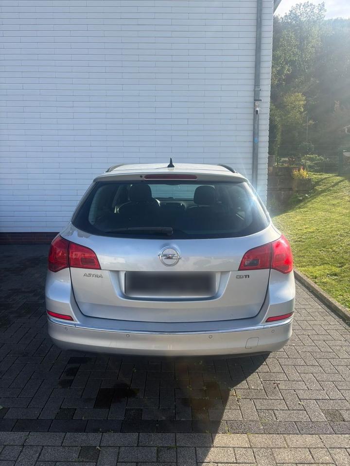 Opel Astra 2013 — rear view