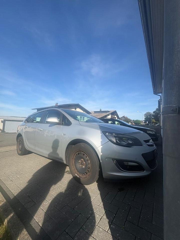 Opel Astra 2013 — engine