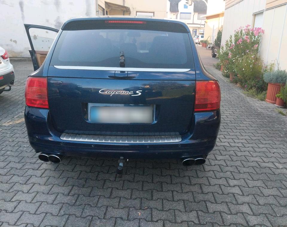 Porsche Cayenne 2005 — салон