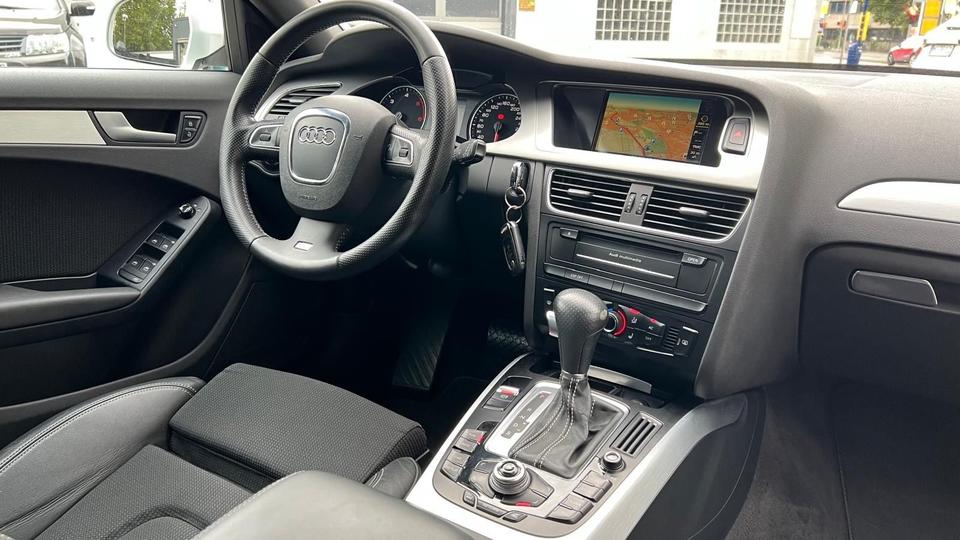 Audi A4 2010 — photo 8