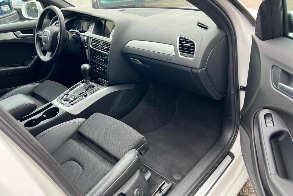Audi A4 2010 — photo 9