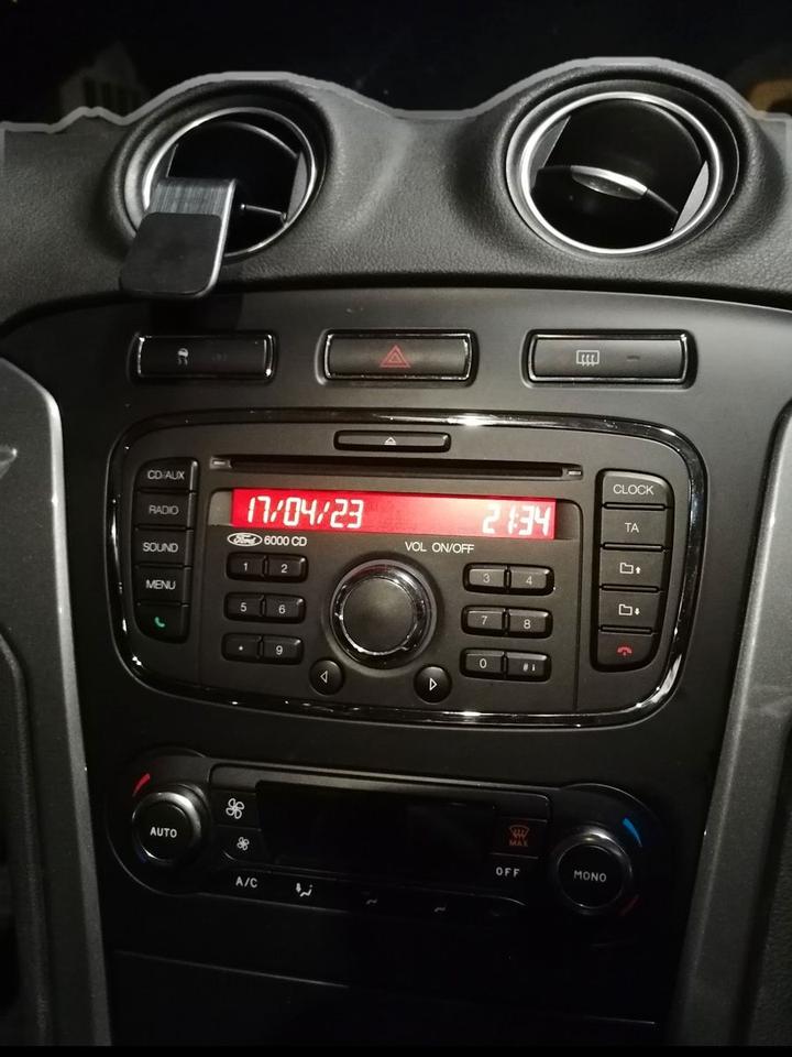 Ford Mondeo 2011 — engine