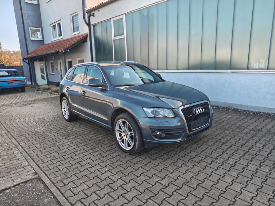 Audi Q5 2009 — interior