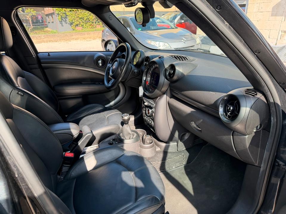 Mini Cooper 2015 — interior