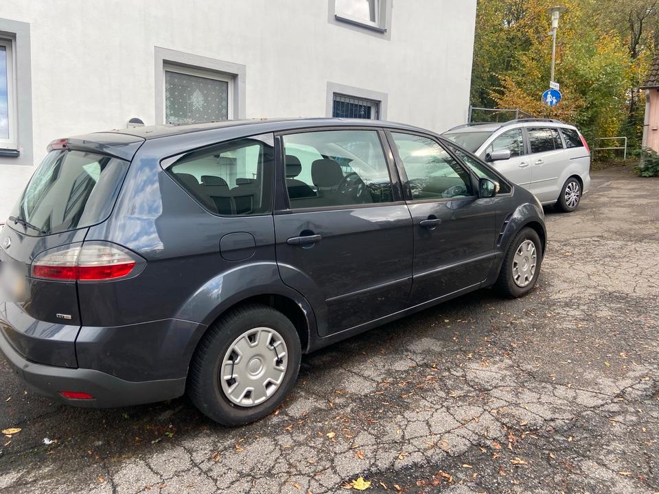 Ford C-Max 2008 — rear view