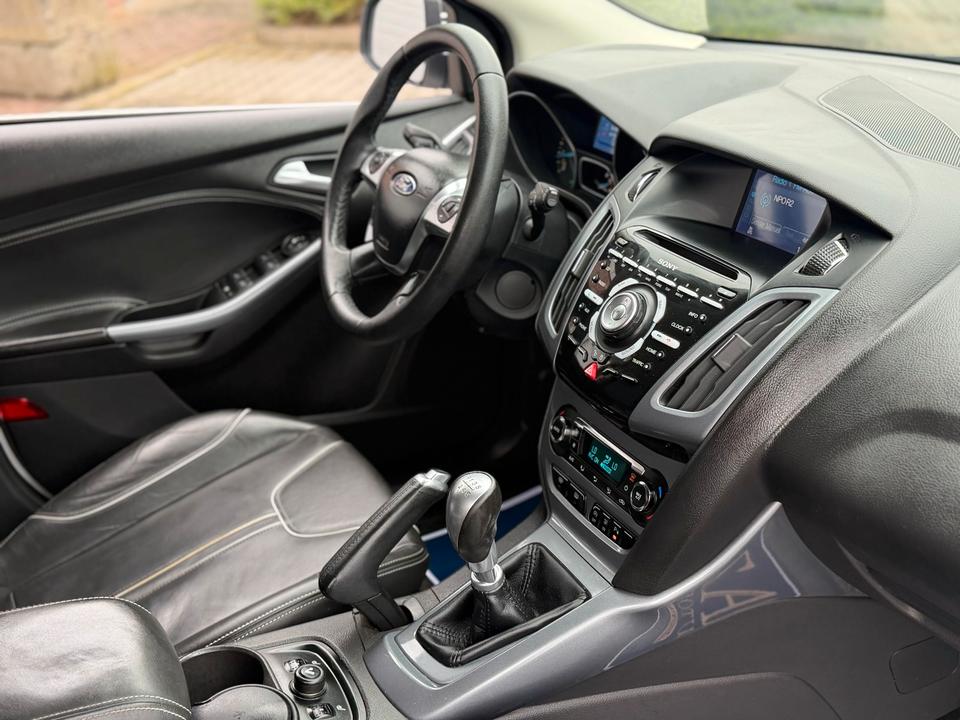 Ford Focus 2014 — photo 10