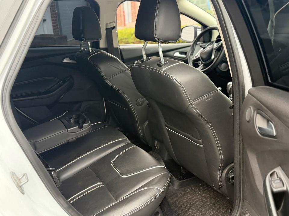 Ford Focus 2014 — photo 14