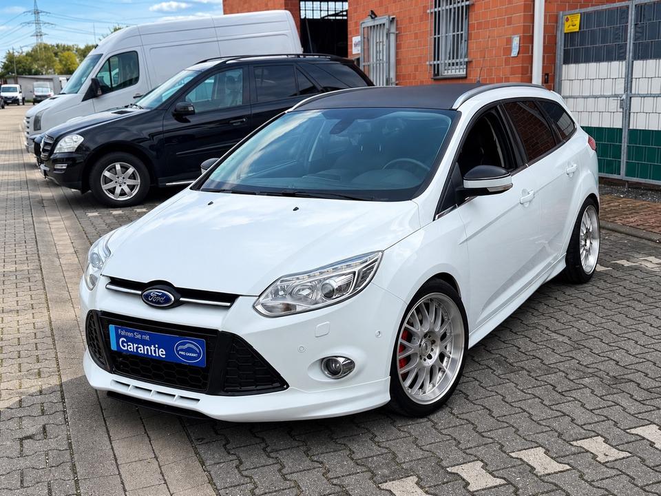 Ford Focus 2014 — rear view