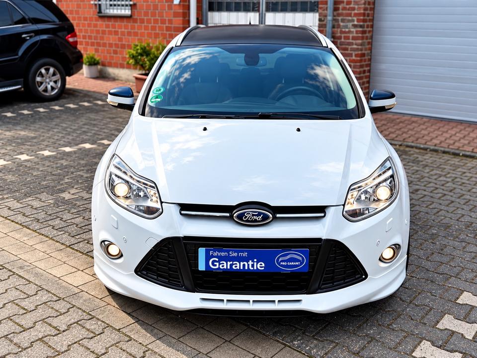 Ford Focus 2014 — interior