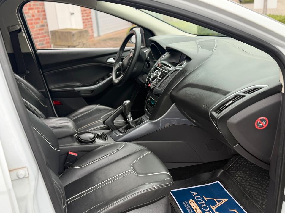 Ford Focus 2014 — photo 8