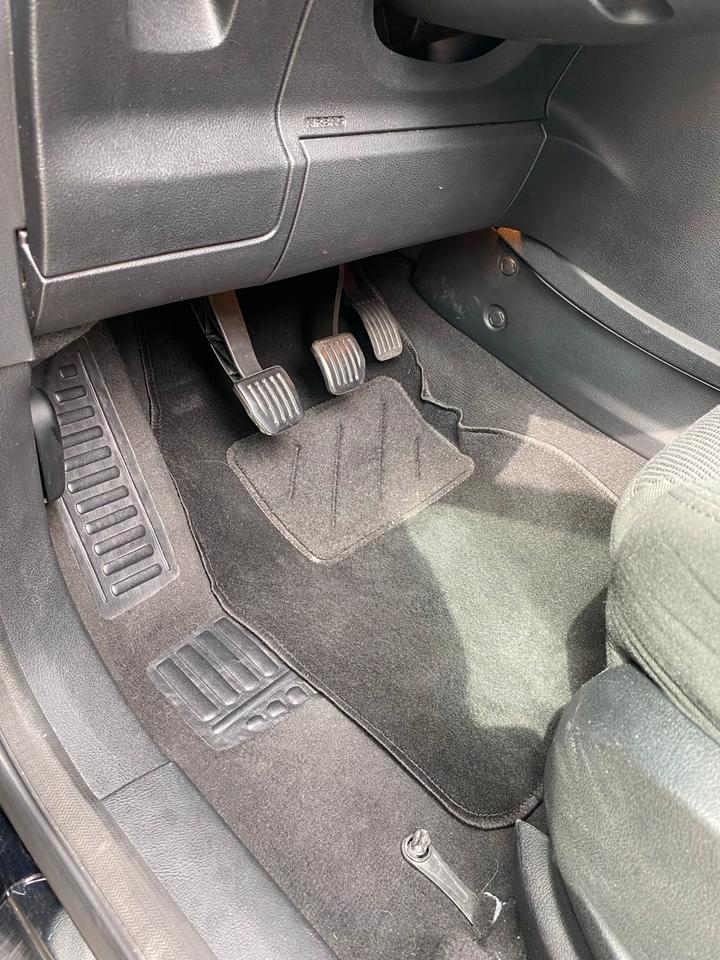 Ford S-Max 2011 — photo 17