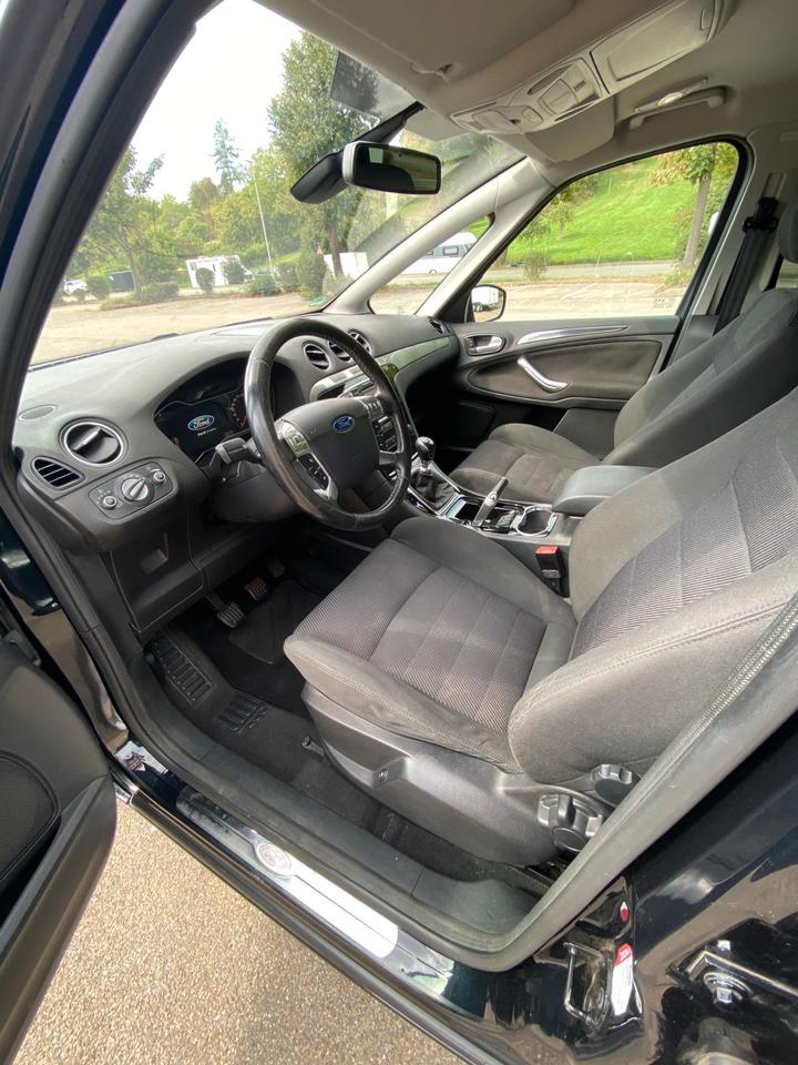 Ford S-Max 2011 — photo 8
