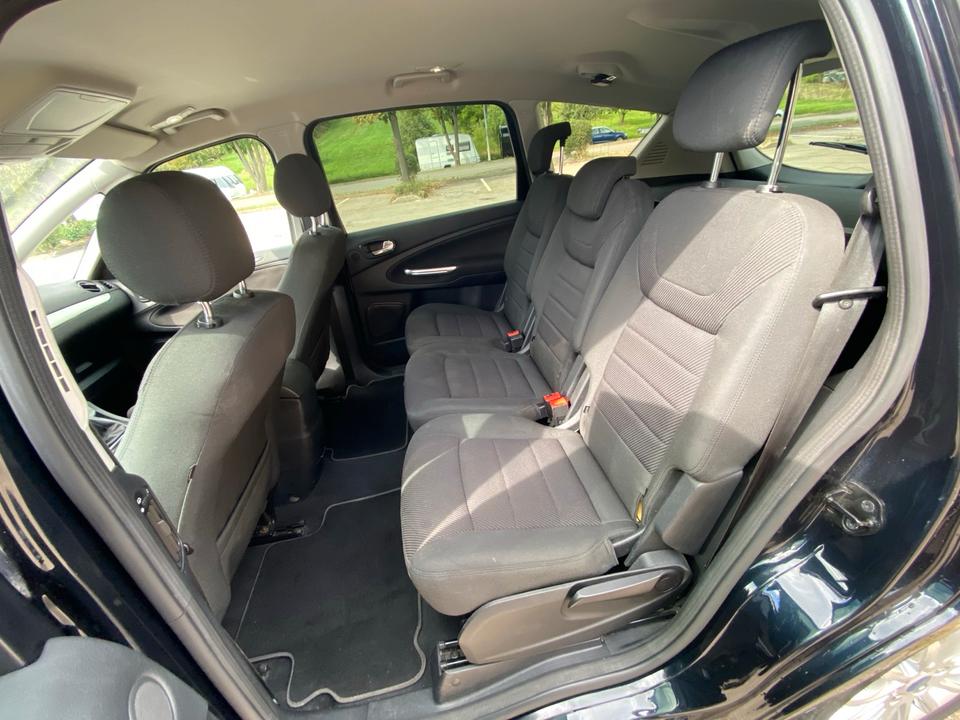 Ford S-Max 2011 — photo 9
