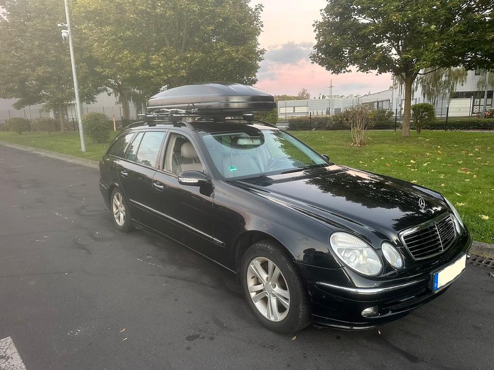 Mercedes Benz E 200 2005 — rear view