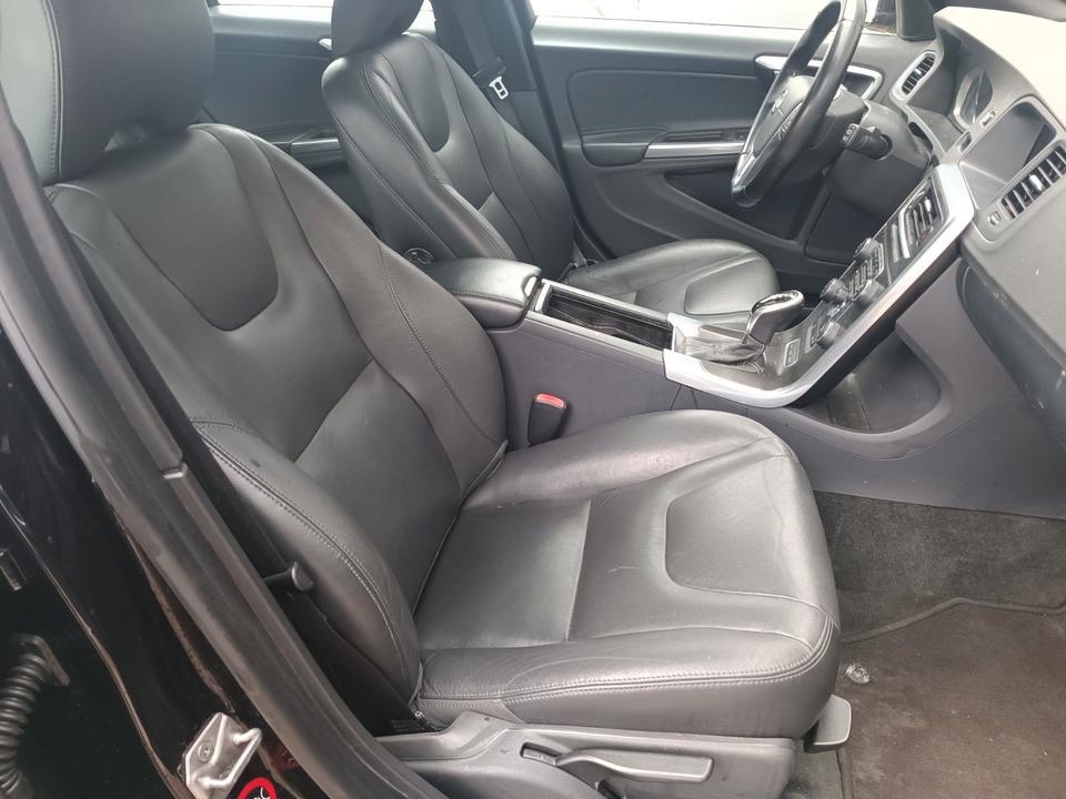 Volvo V60 2013 — photo 11