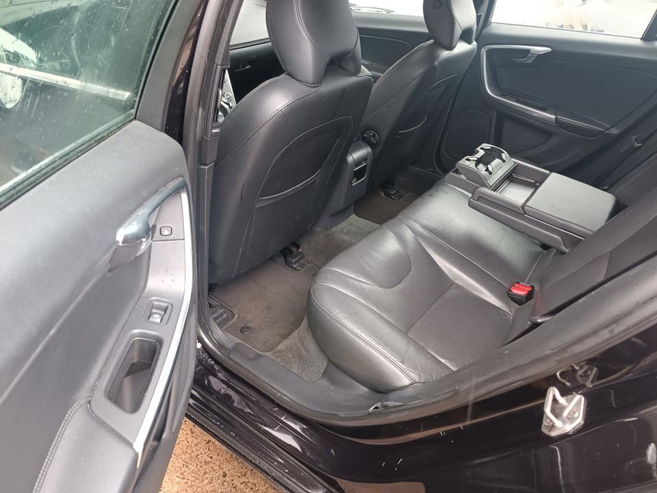 Volvo V60 2013 — photo 15