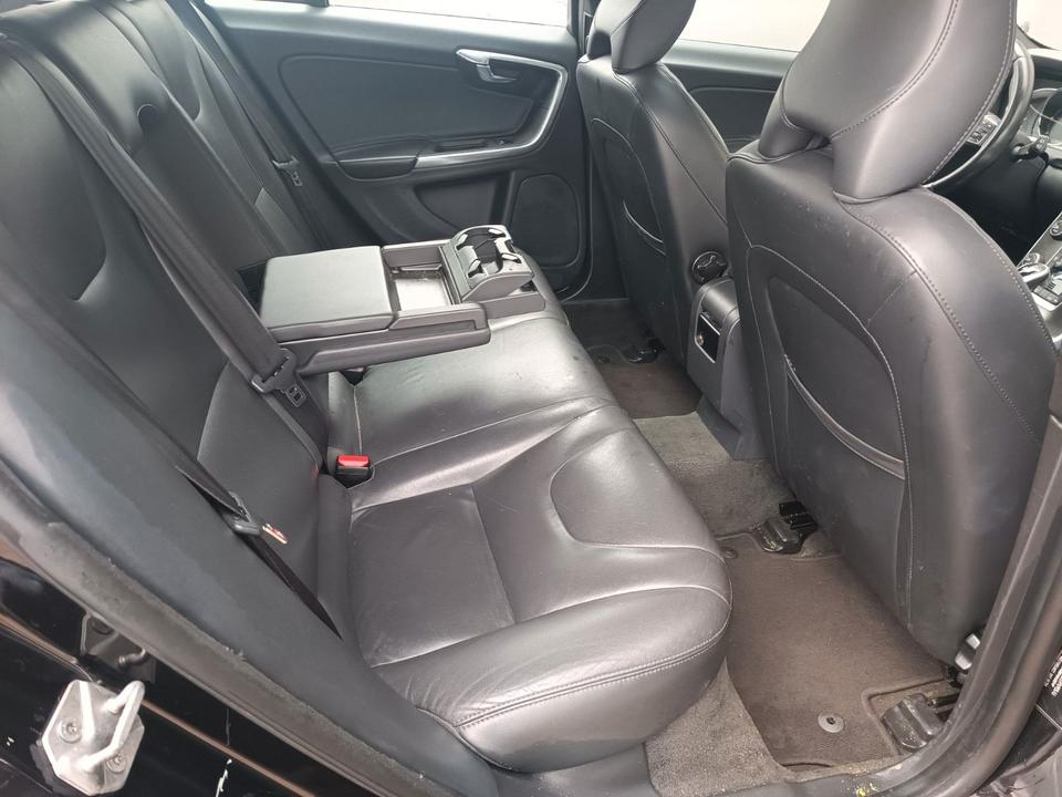 Volvo V60 2013 — photo 16