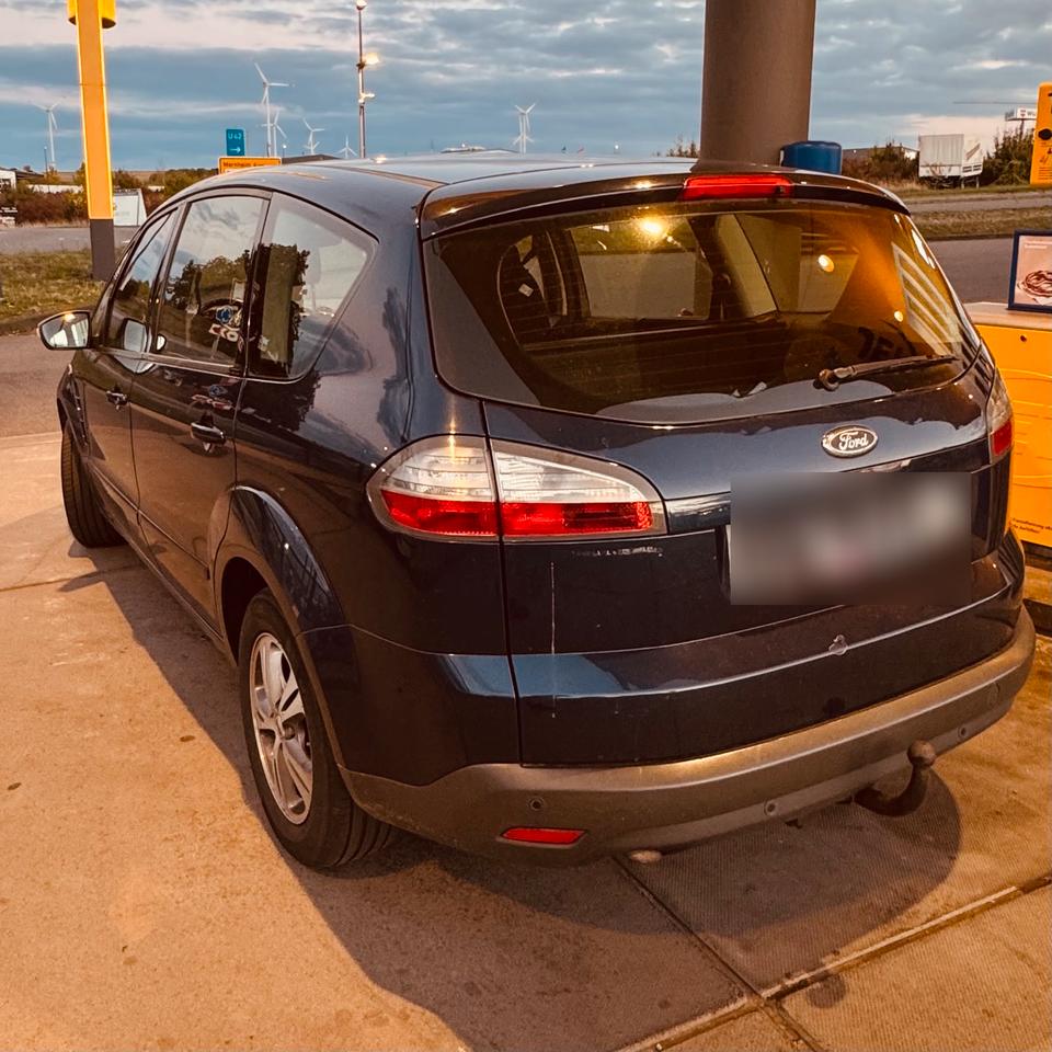 Ford S-Max 2008 — rear view