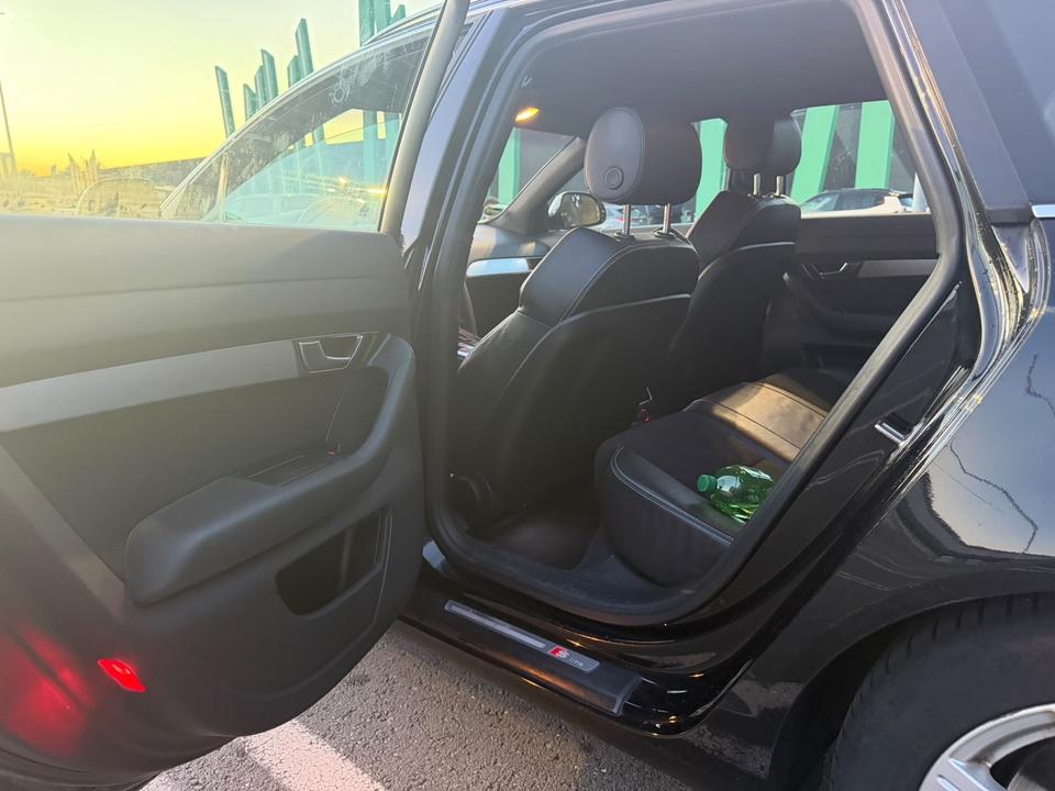 Audi A6 2009 — interior