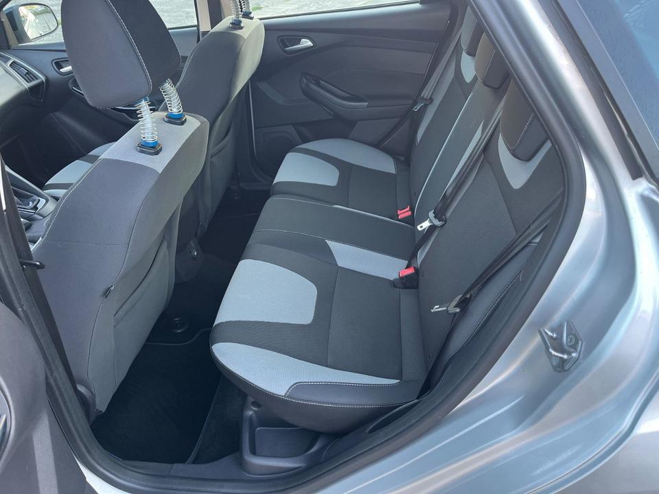 Ford Focus 2012 — photo 10